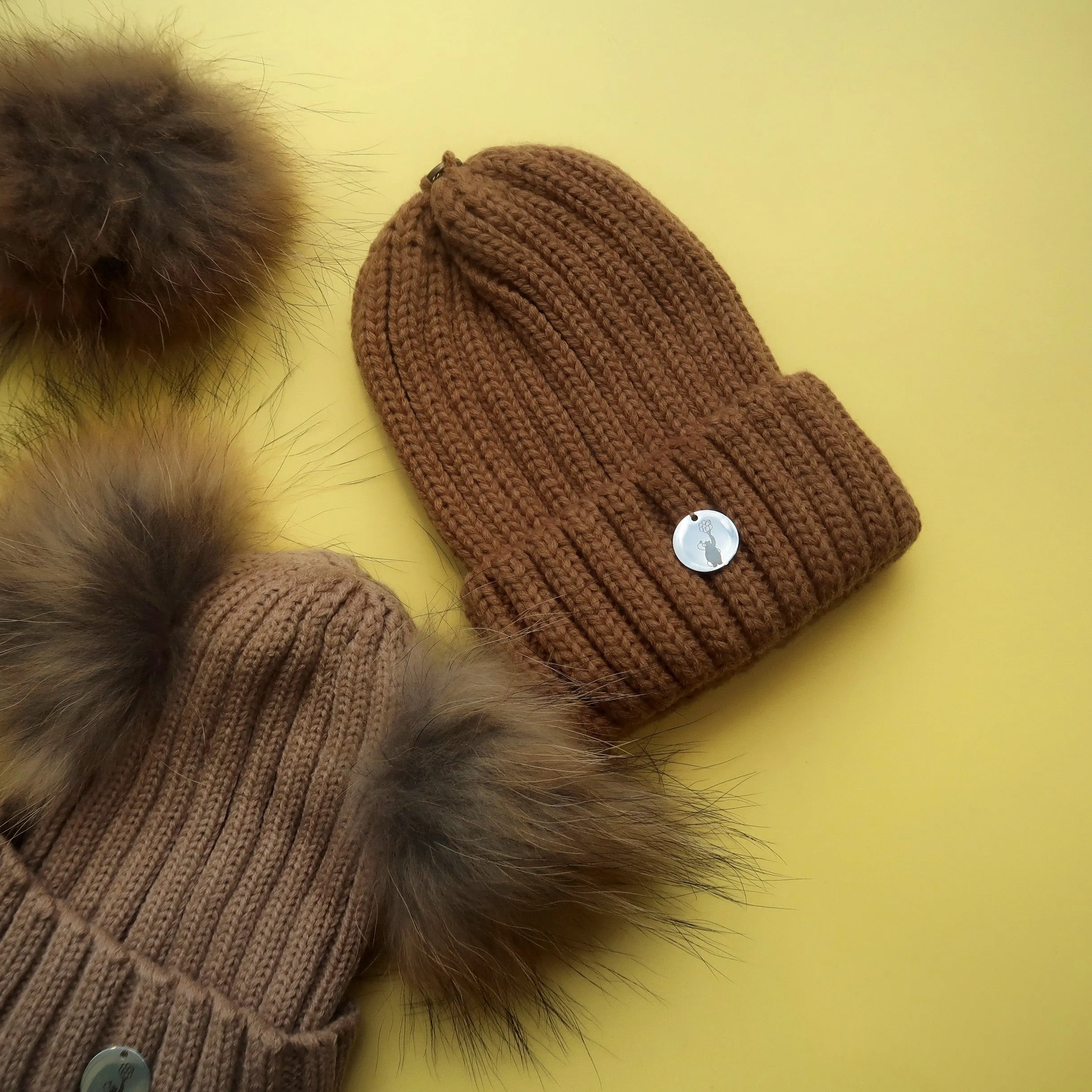 B&B Single Pom Pom Hat - Mocha