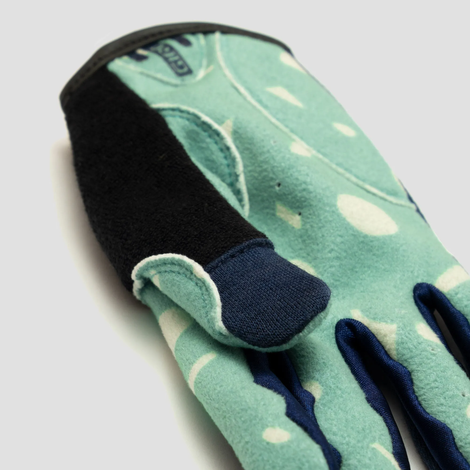 Optimize the product title to make it more appealing, concise, and descriptive: 

Underground Kolo Merino Cycling Gloves