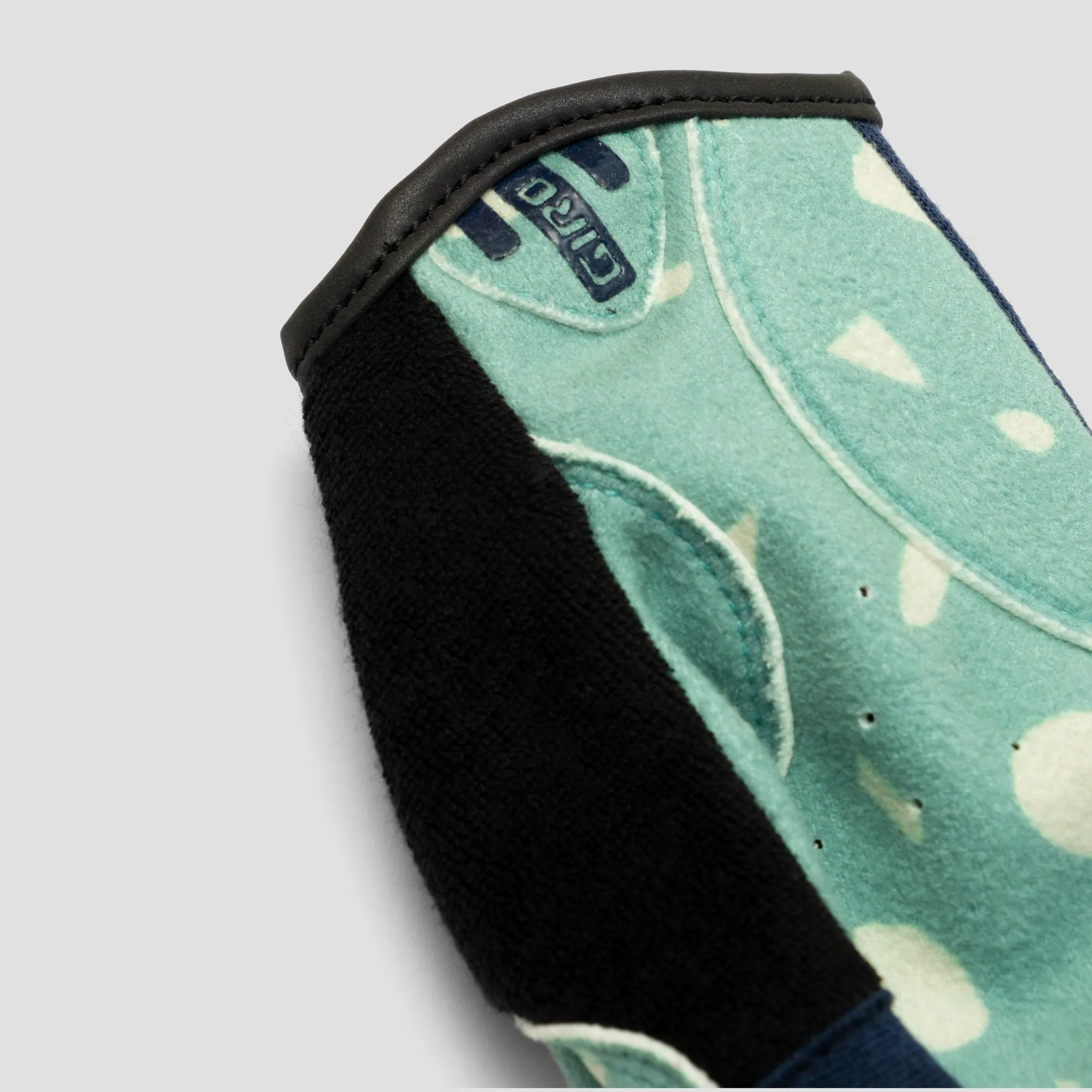 Optimize the product title to make it more appealing, concise, and descriptive: 

Underground Kolo Merino Cycling Gloves