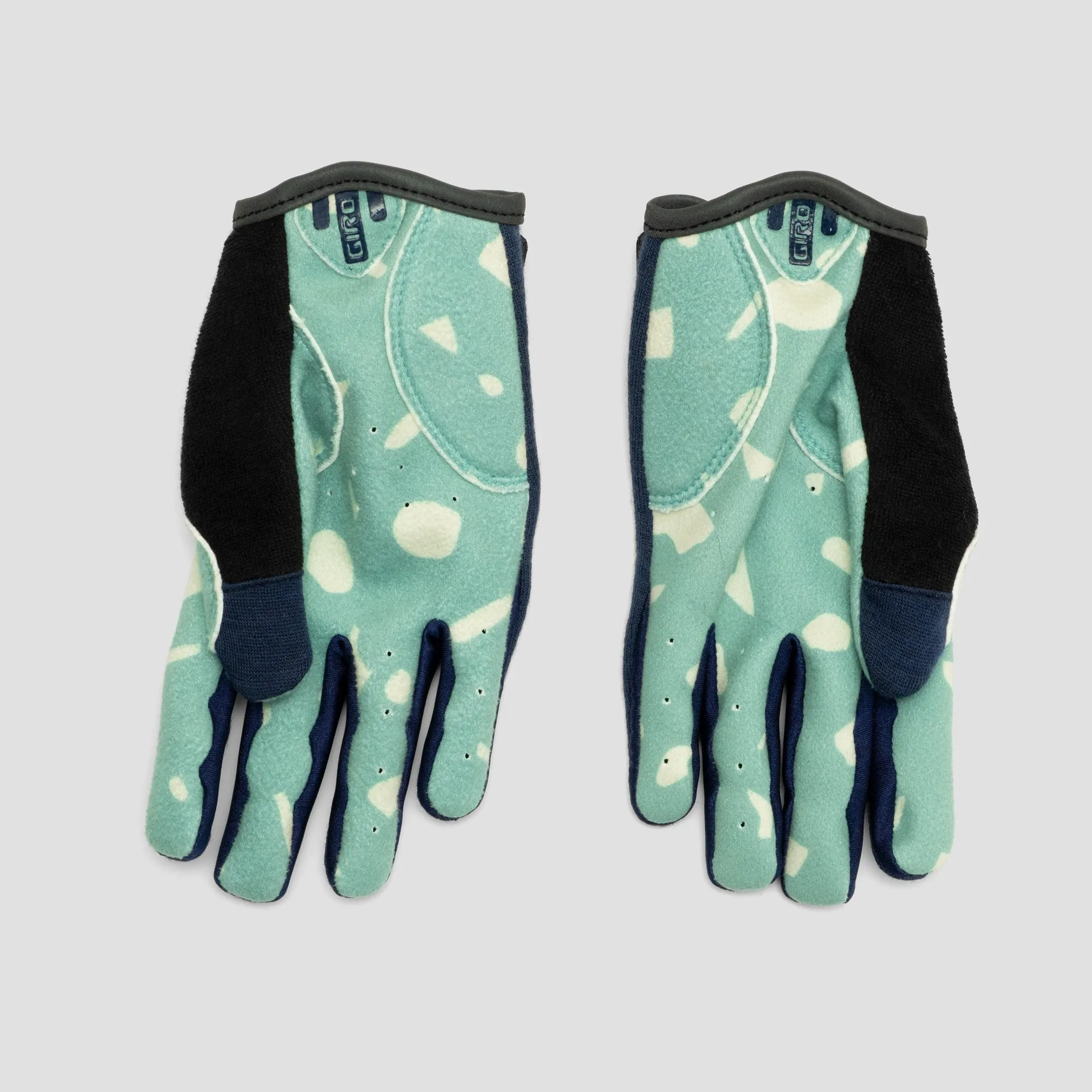 Optimize the product title to make it more appealing, concise, and descriptive: 

Underground Kolo Merino Cycling Gloves
