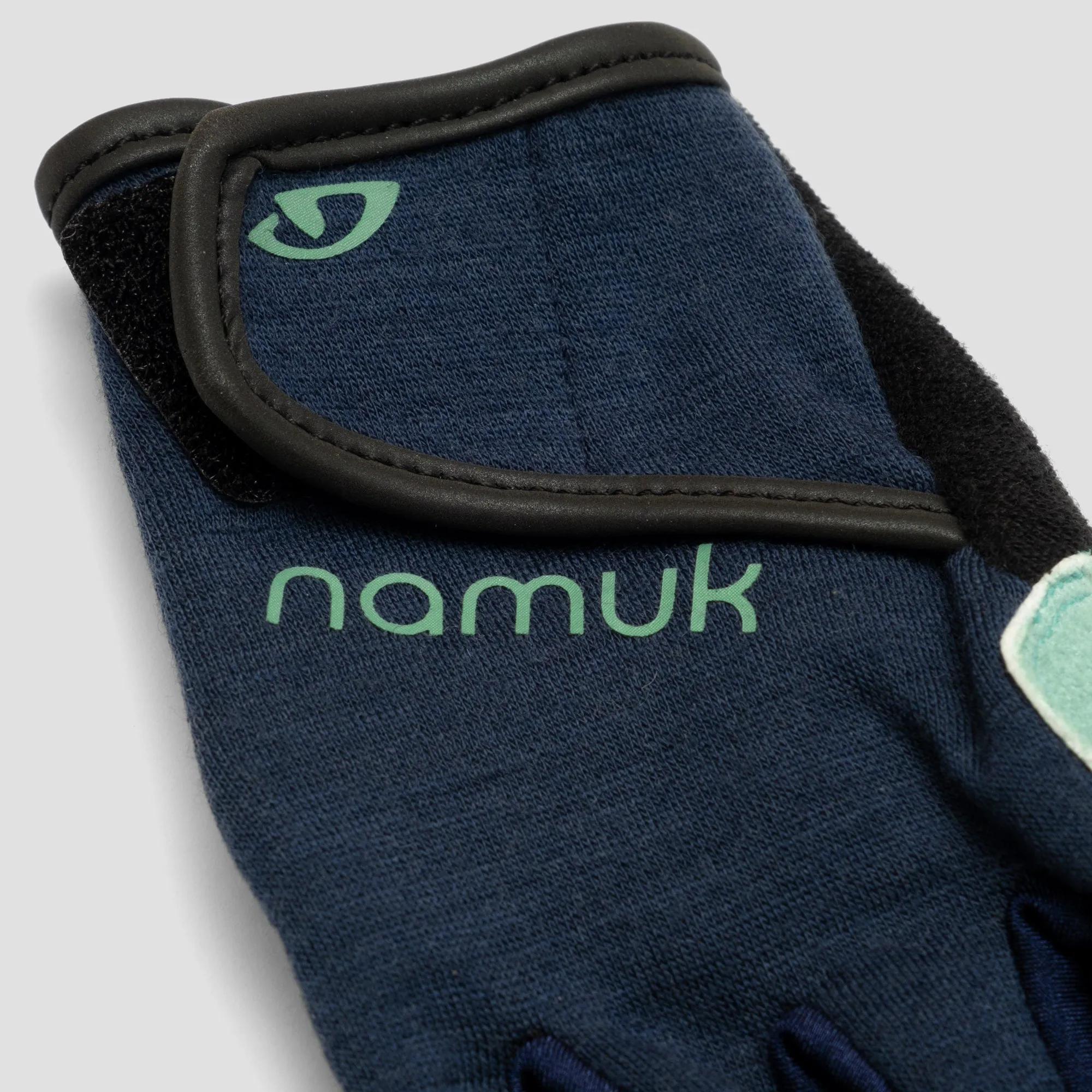 Optimize the product title to make it more appealing, concise, and descriptive: 

Underground Kolo Merino Cycling Gloves